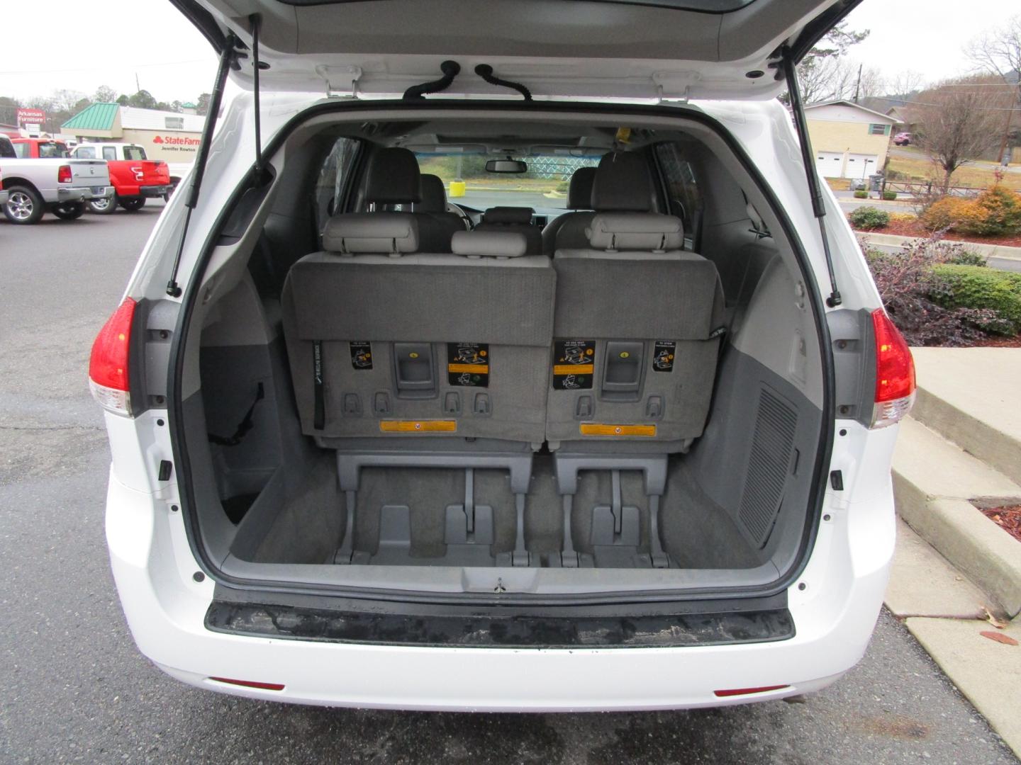 2011 WHITE /GRAY LEATHER Toyota Sienna Limited 7-Pass V6 (5TDYK3DC2BS) with an 3.5L V6 EFI DOHC 24V engine, 5-Speed Automatic transmission, located at 1814 Albert Pike Road, Hot Springs, AR, 71913, (501) 623-1717, 34.494228, -93.094070 - Photo#10